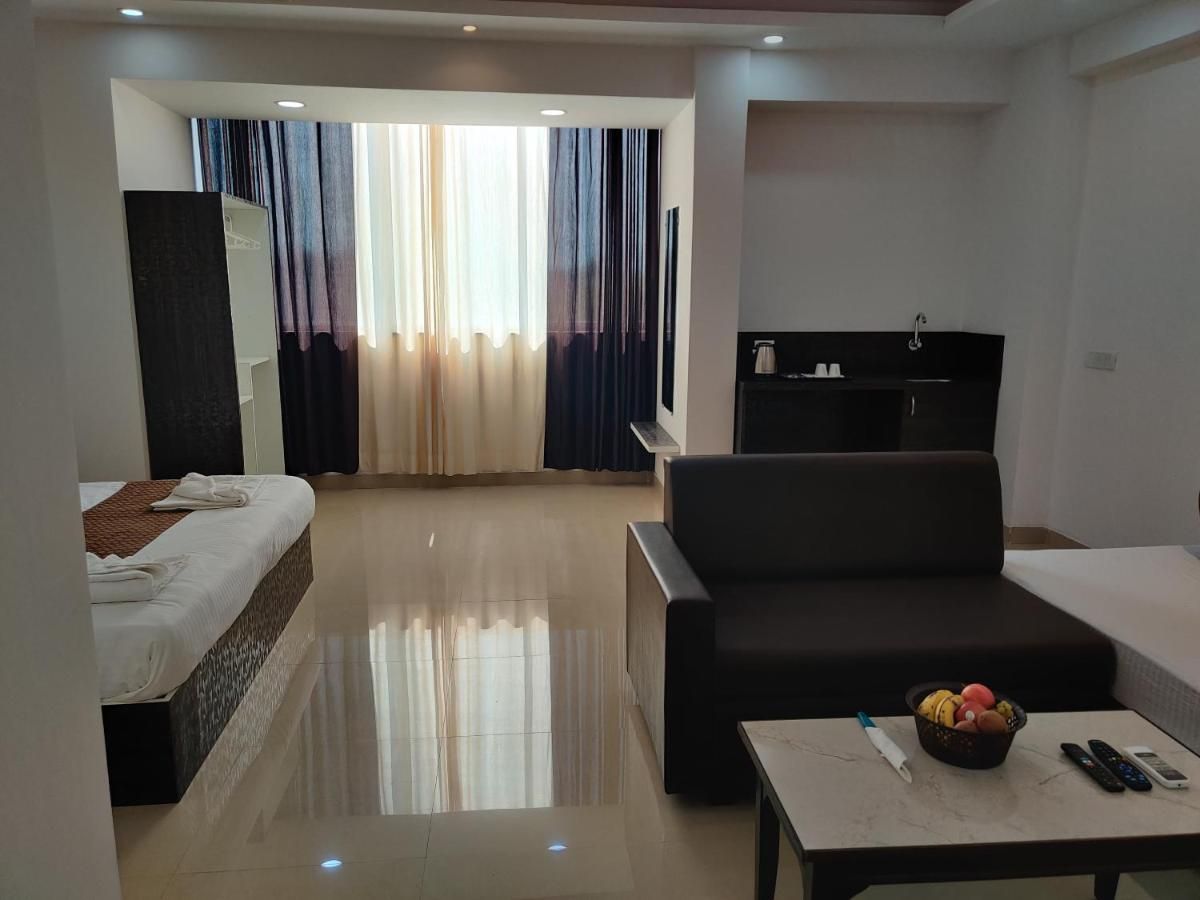 Sairaah Golden Suites Studio Room-Complimentary Shuttle Pickup and Drop to Sai Baba Temple (Gate 2) 9