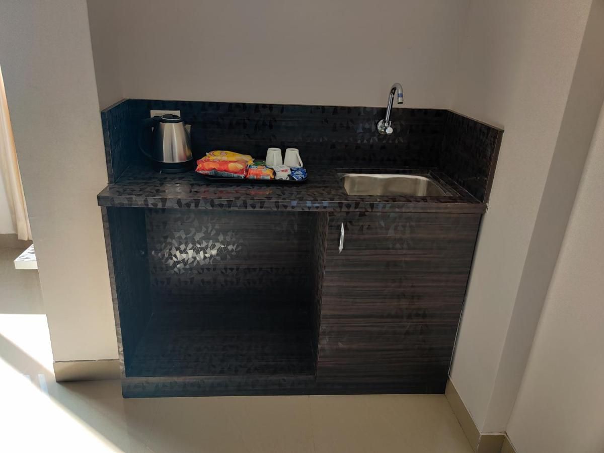 Sairaah Golden Suites Studio Room-Complimentary Shuttle Pickup and Drop to Sai Baba Temple (Gate 2) 8