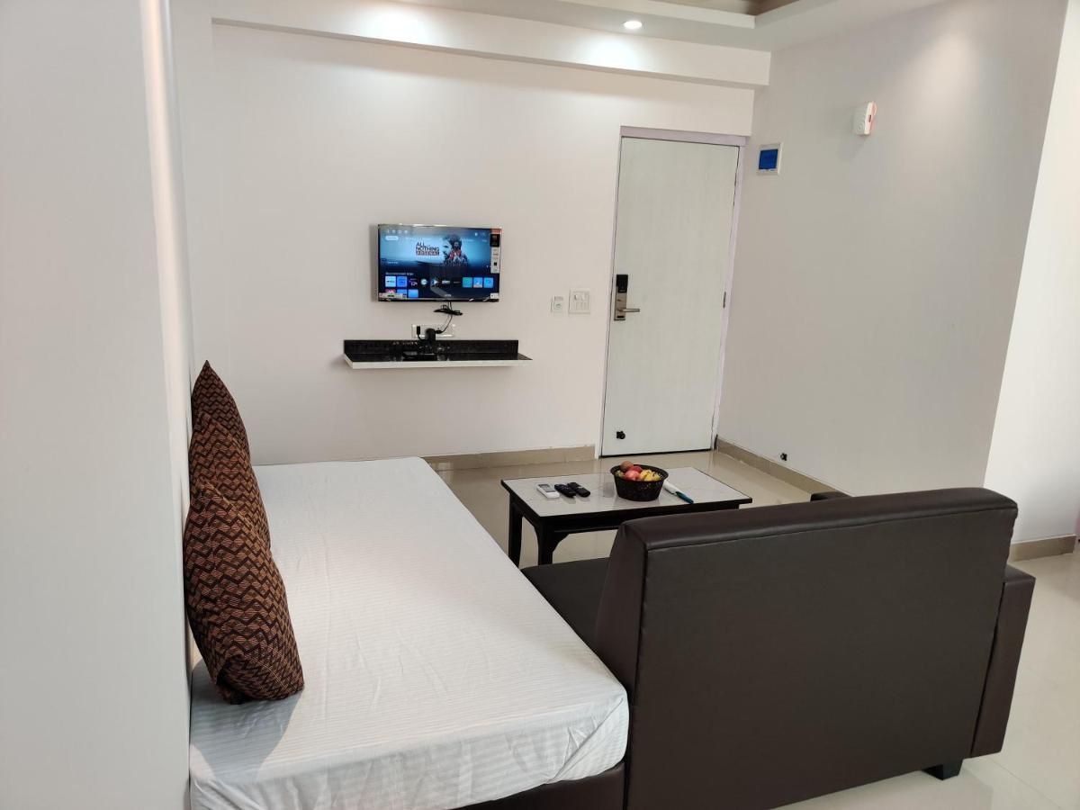 Sairaah Golden Suites Studio Room-Complimentary Shuttle Pickup and Drop to Sai Baba Temple (Gate 2) 10