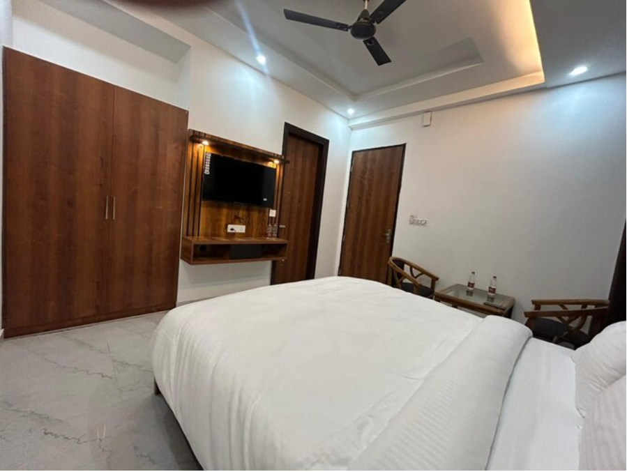 MK Regency Economy Room 3