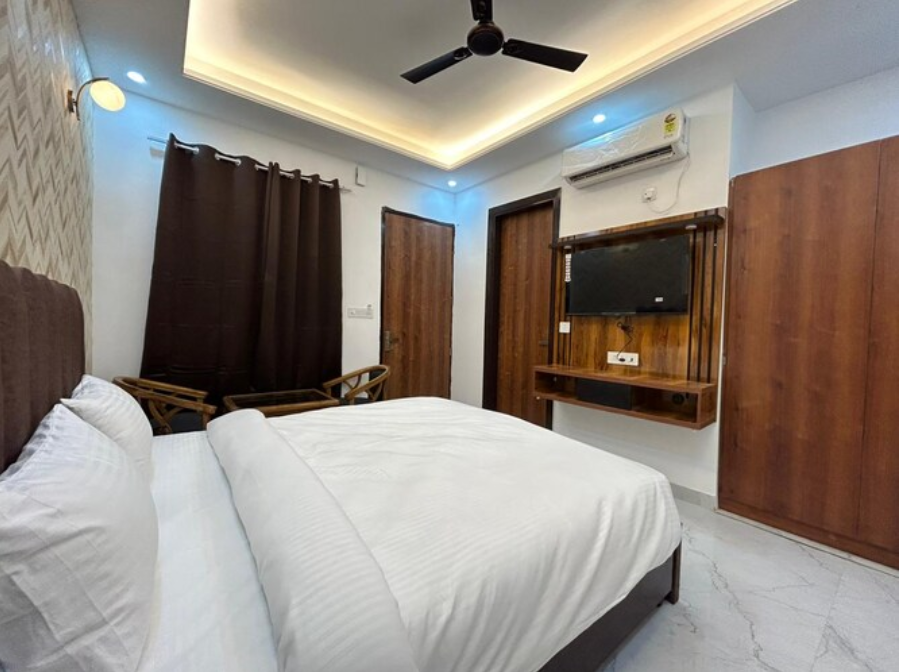 MK Regency Economy Room