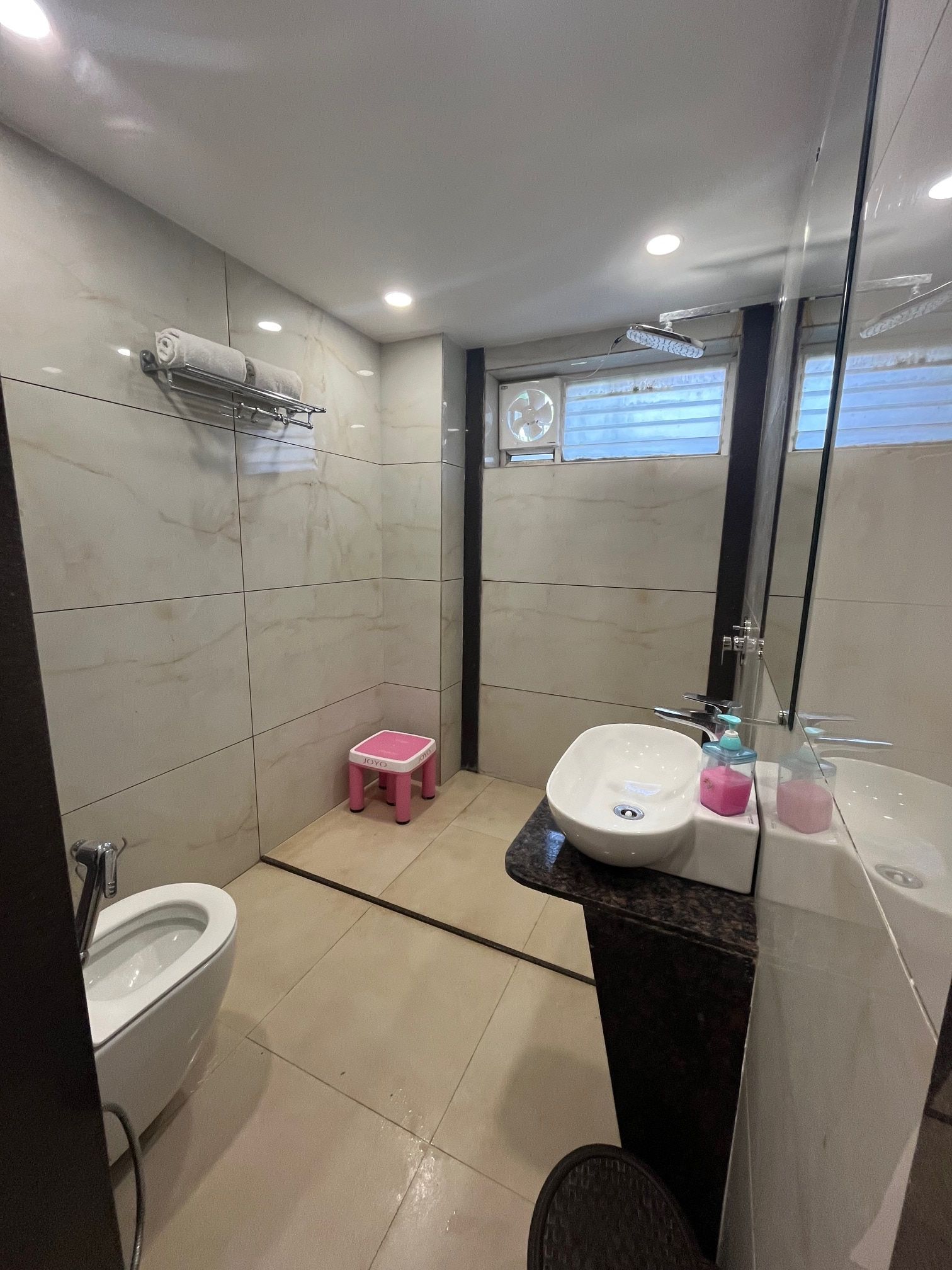 SARVASWA RESORTS STANDARD ROOM 4