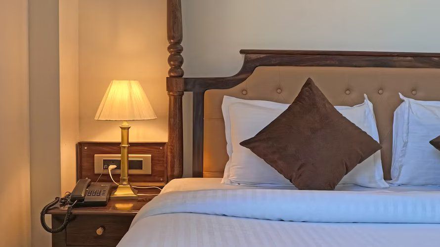 King Room with Lake View and Balcony