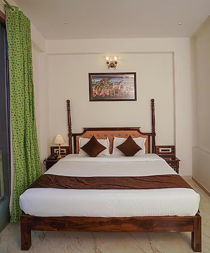 King Room with Lake View and Balcony