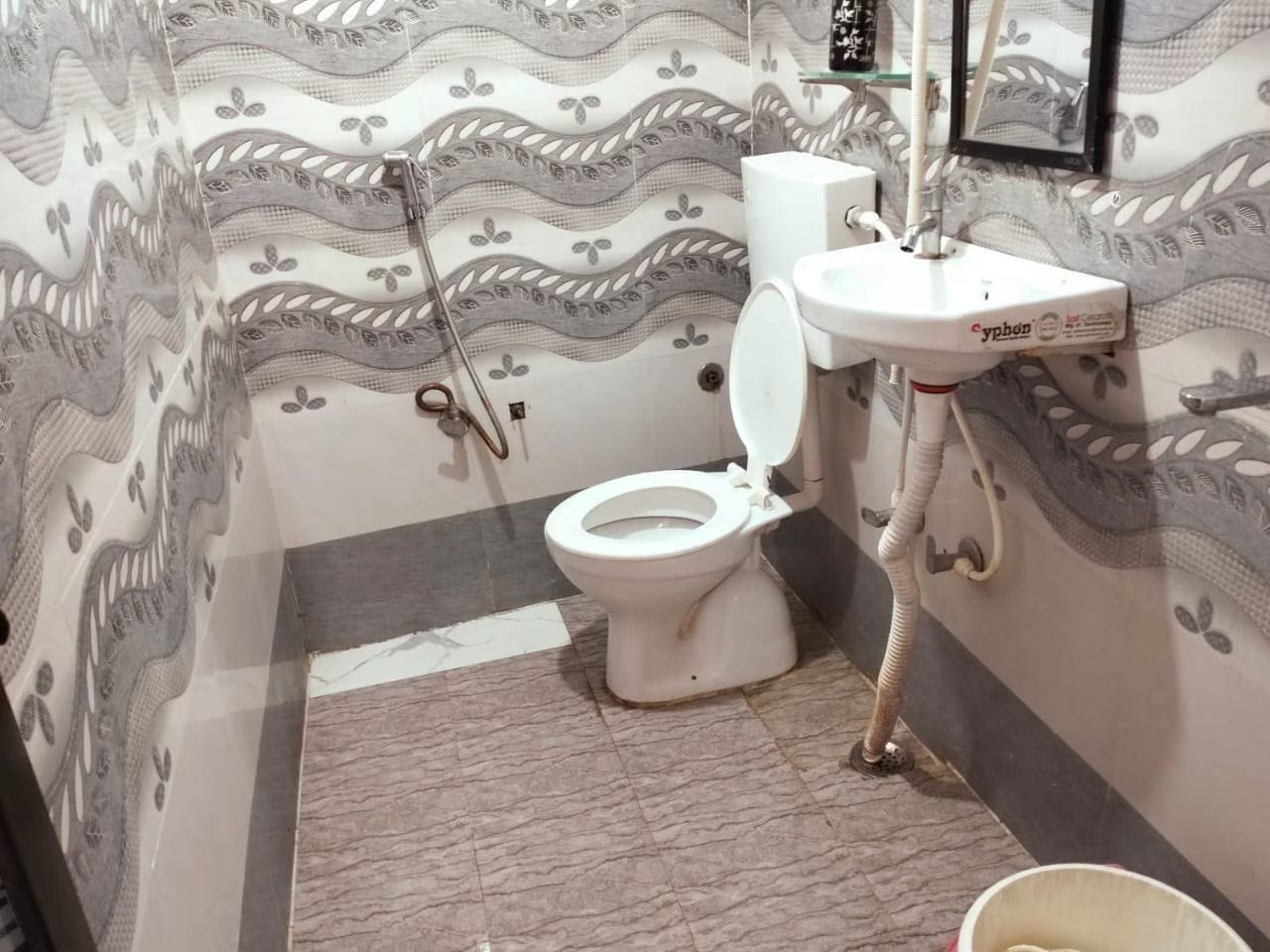 Anand Sewa Dham Deluxe Room 5