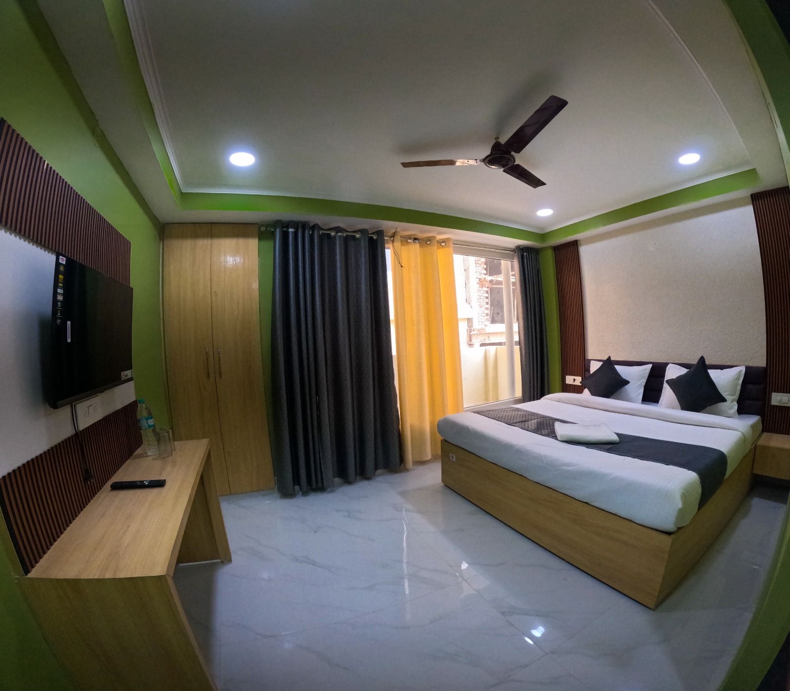Deluxe Apartment (1 BHK ) with kitchen