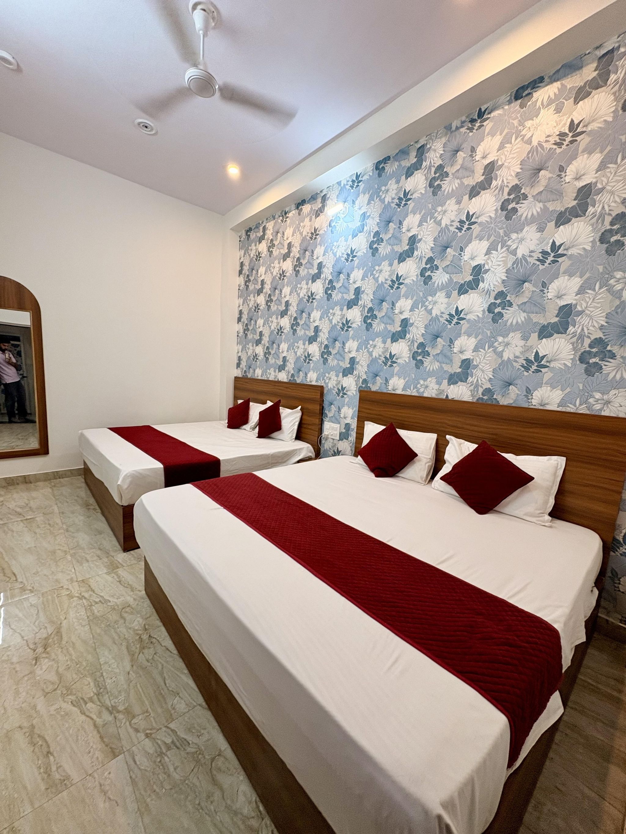 Standard double room (with front view)