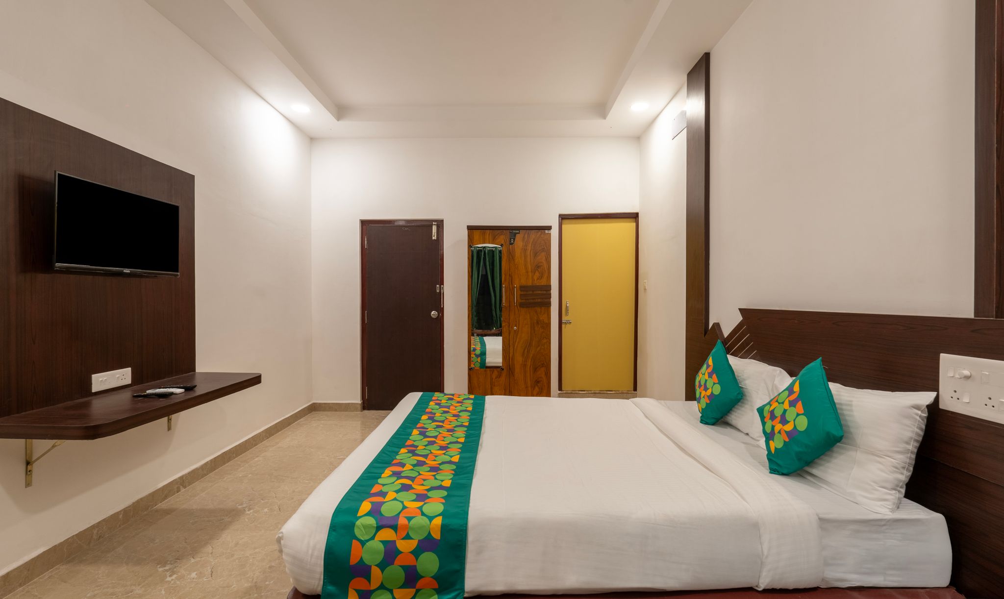 Treebo Royal Plaza, 700 Mts From Promenade Beach Deluxe Room 7