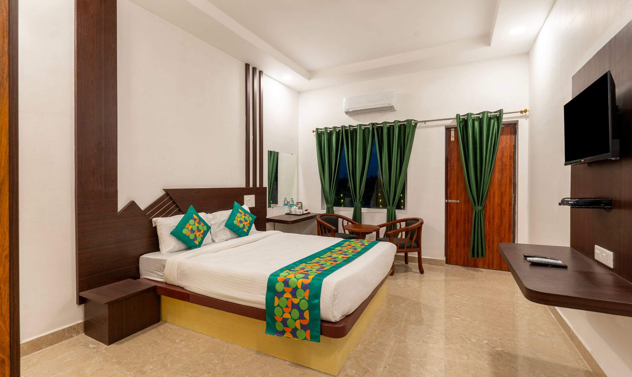 Treebo Royal Plaza, 700 Mts From Promenade Beach Deluxe Room 6