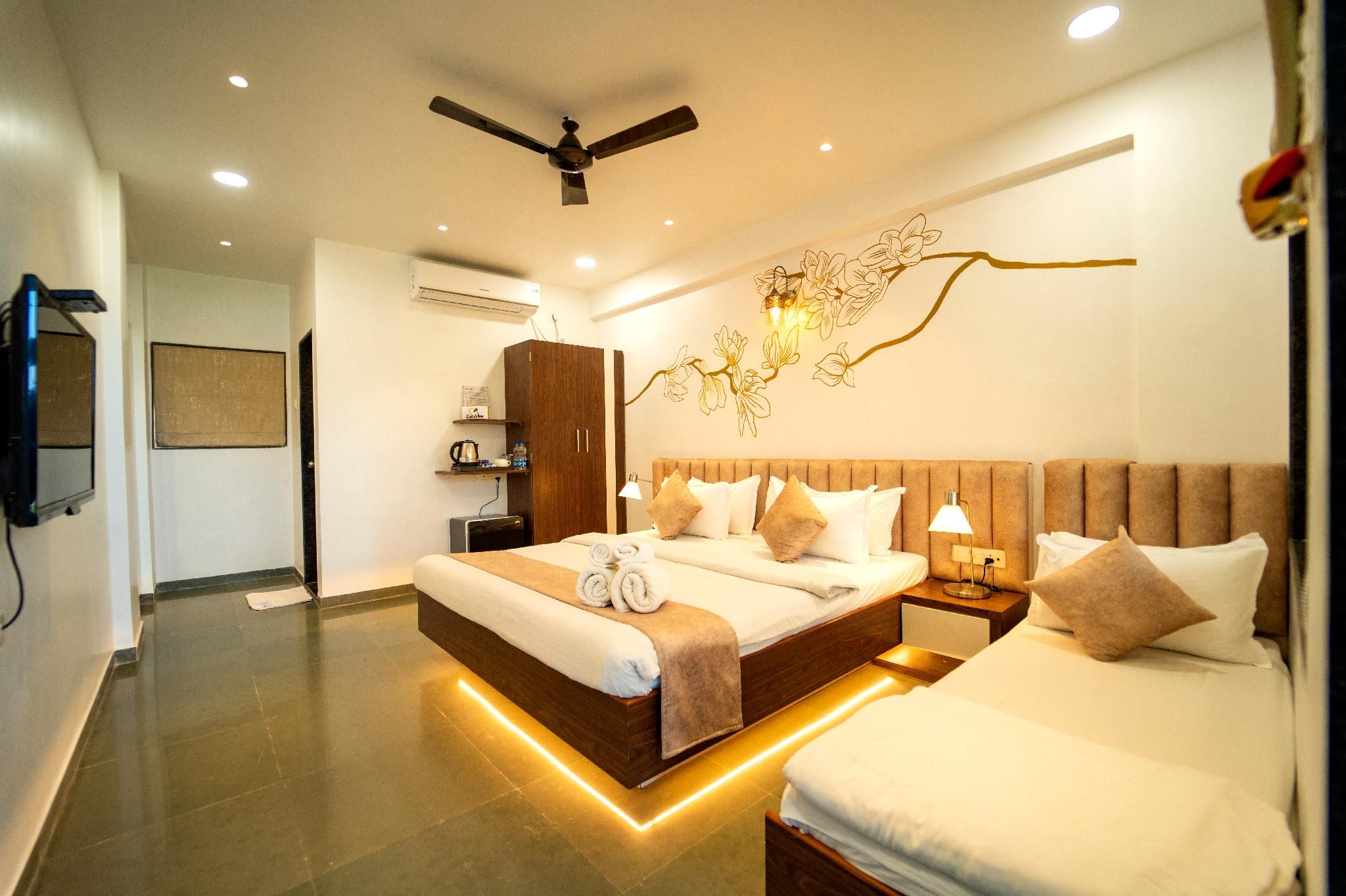 Sea and Pool View Room