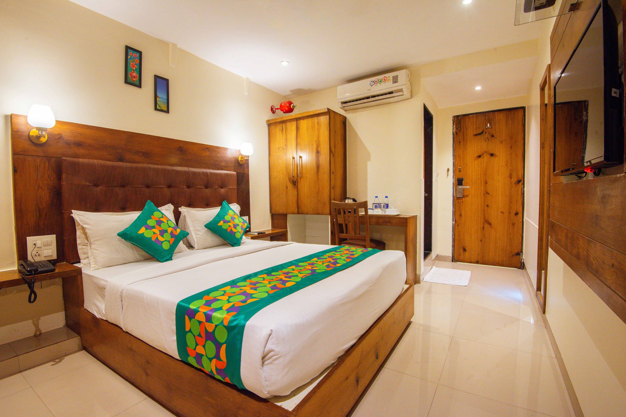 Treebo Anam International Deluxe Room