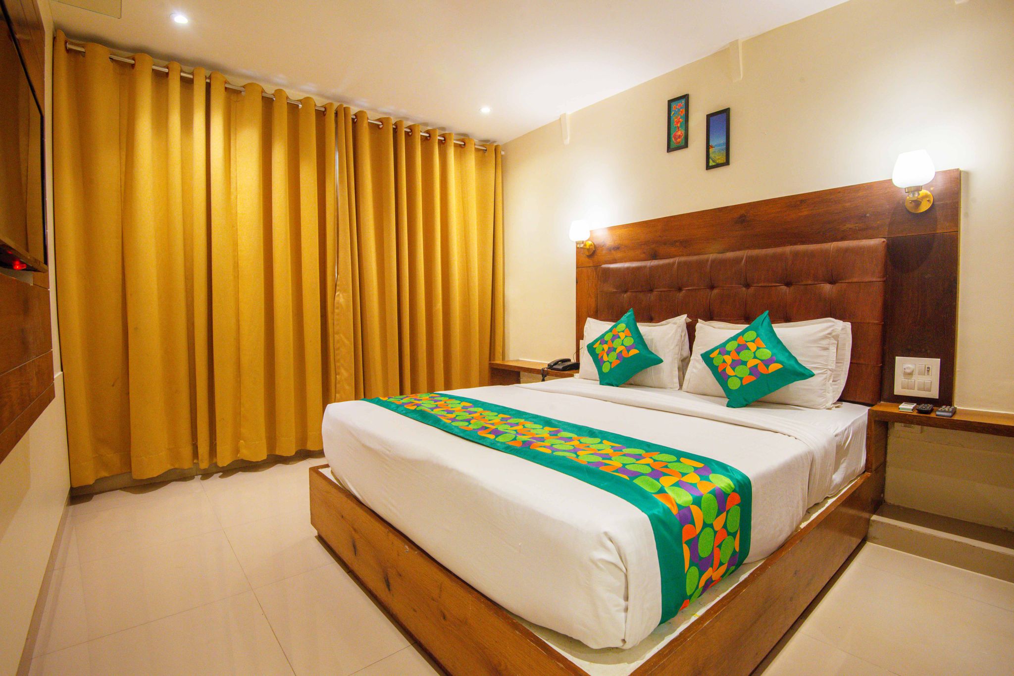 Treebo Anam International Deluxe Room 2