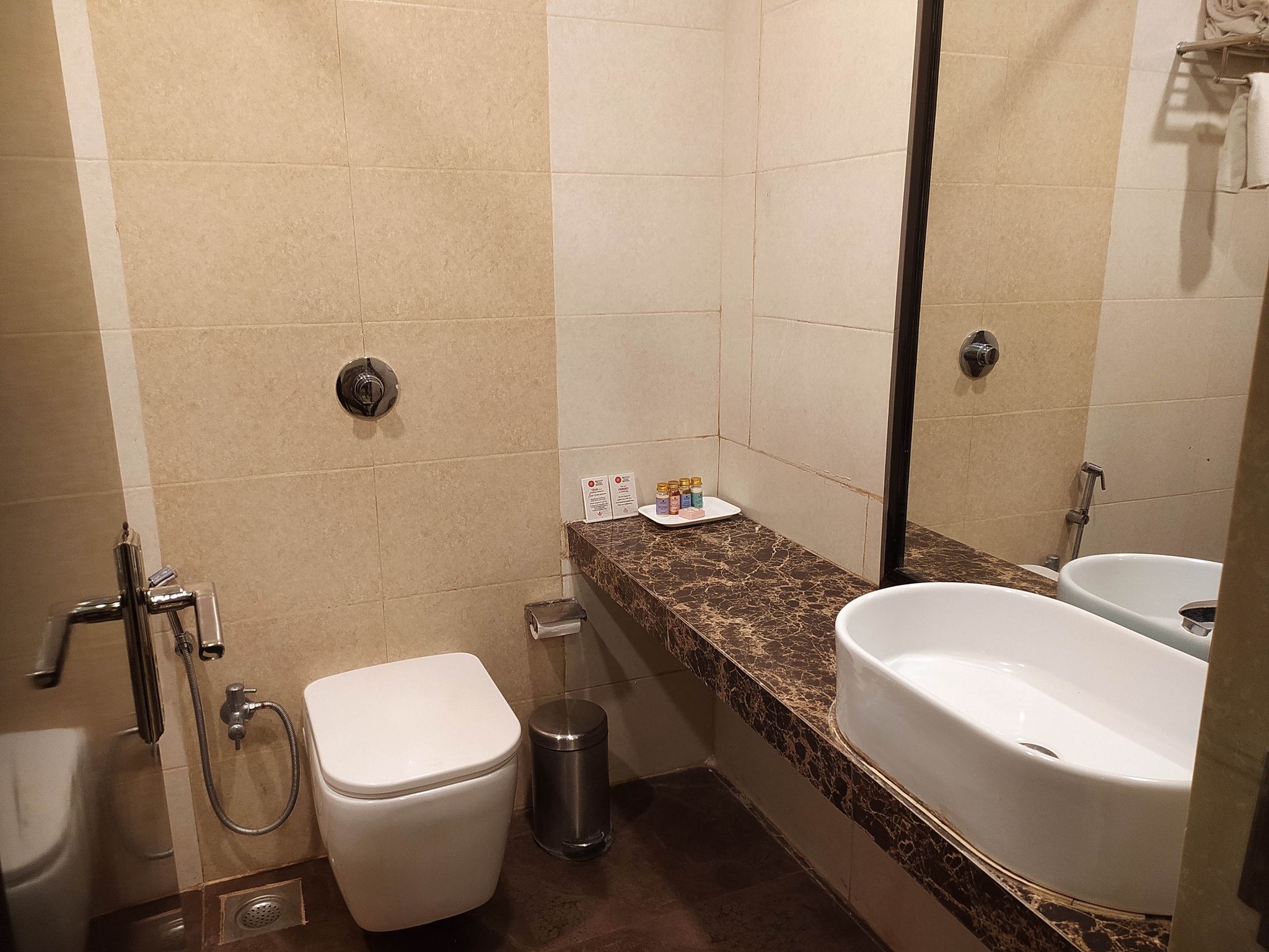 Hotel Panchgani Deluxe Room 10