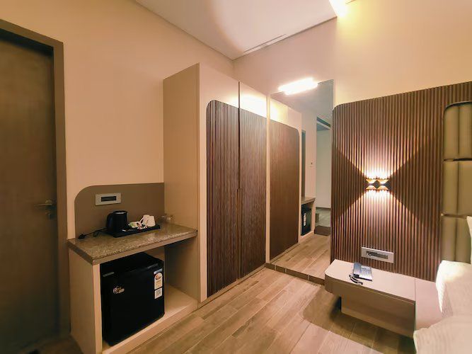 Hotel Akshay Palace Deluxe Room 8