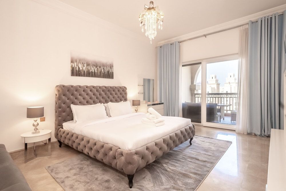 Stylish Urban 1BR Gem in Fairmont-90AB2, Dubai