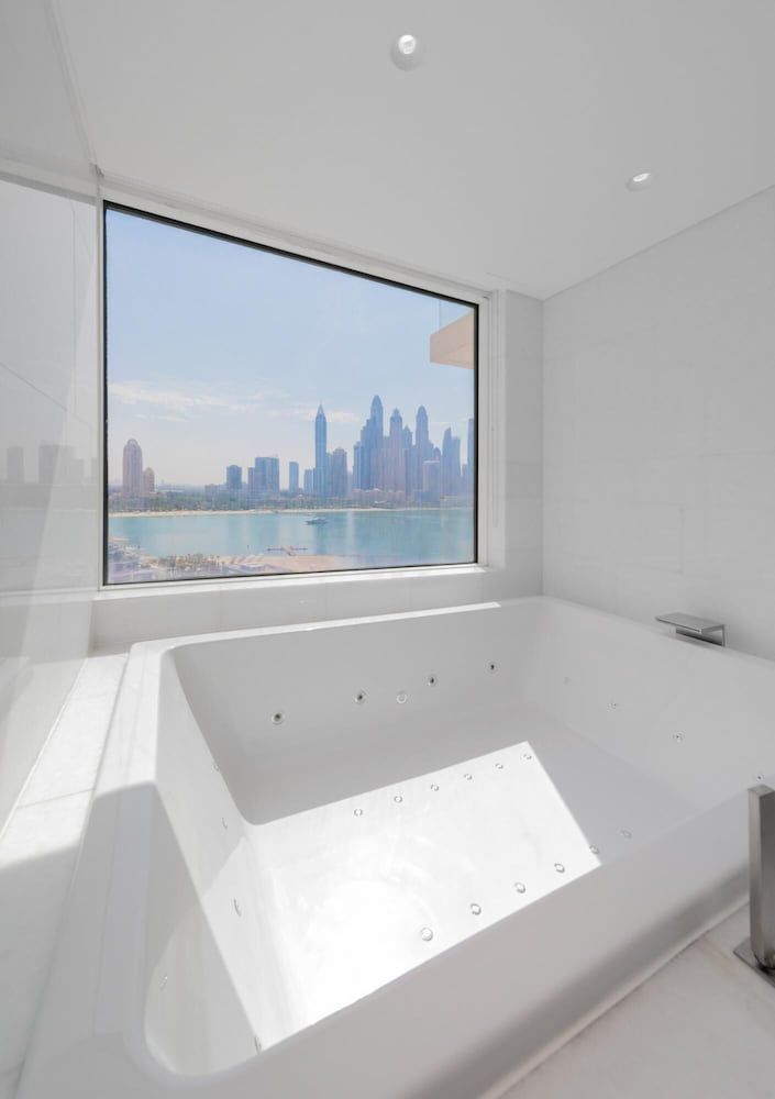 DXB - Five - 31201 - PJ