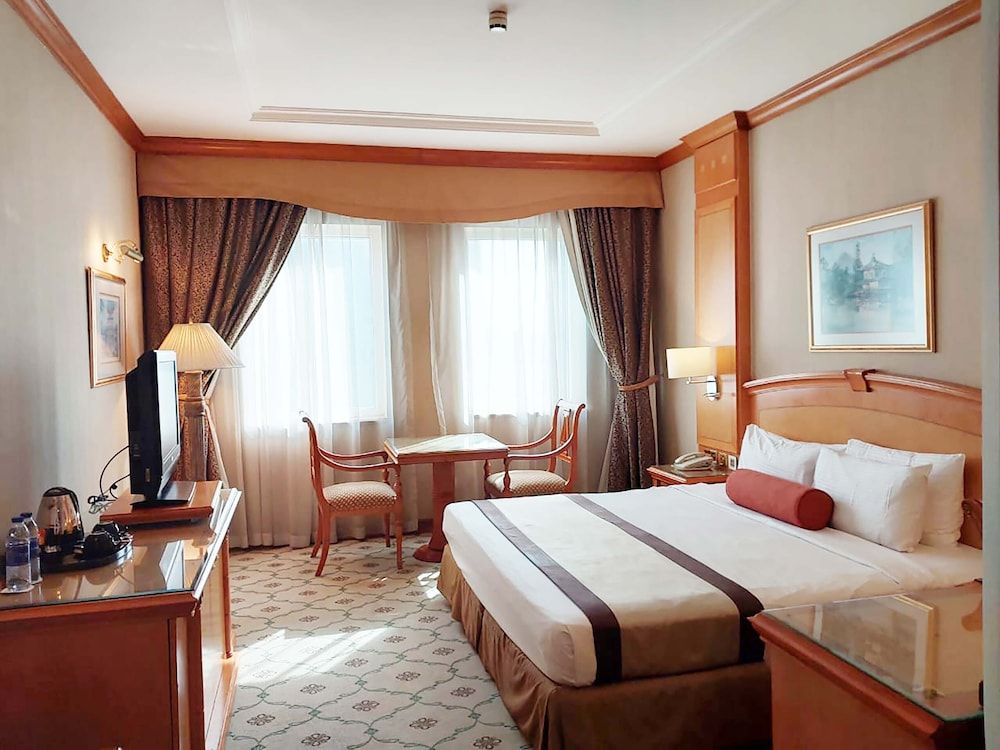 Knight Castle Hotel
