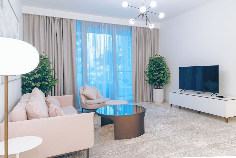 YOUR STAY Apartments Luxury Beachfront Living Premium Apartment, 1 King Bed, Balcony, Corner 8