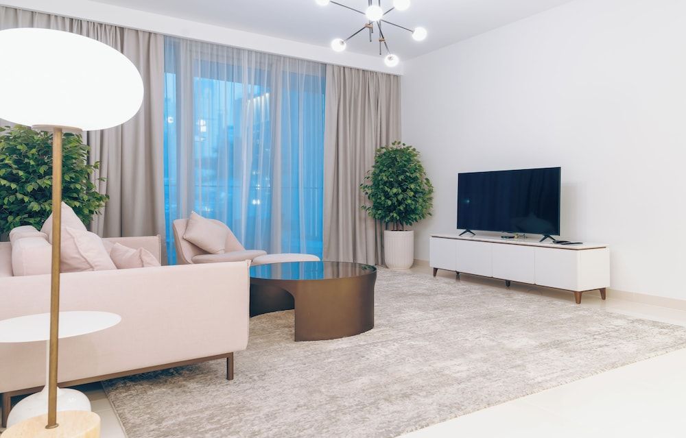 YOUR STAY Apartments Luxury Beachfront Living Premium Apartment, 1 King Bed, Balcony, Corner 7