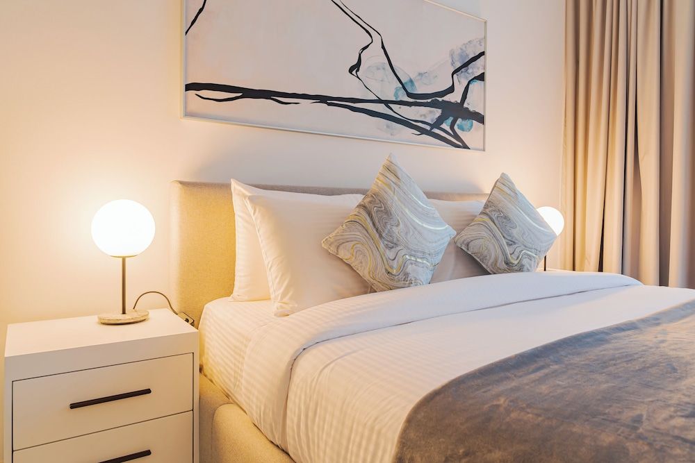 YOUR STAY Apartments Luxury Beachfront Living Premium Apartment, 1 King Bed, Balcony, Corner 2