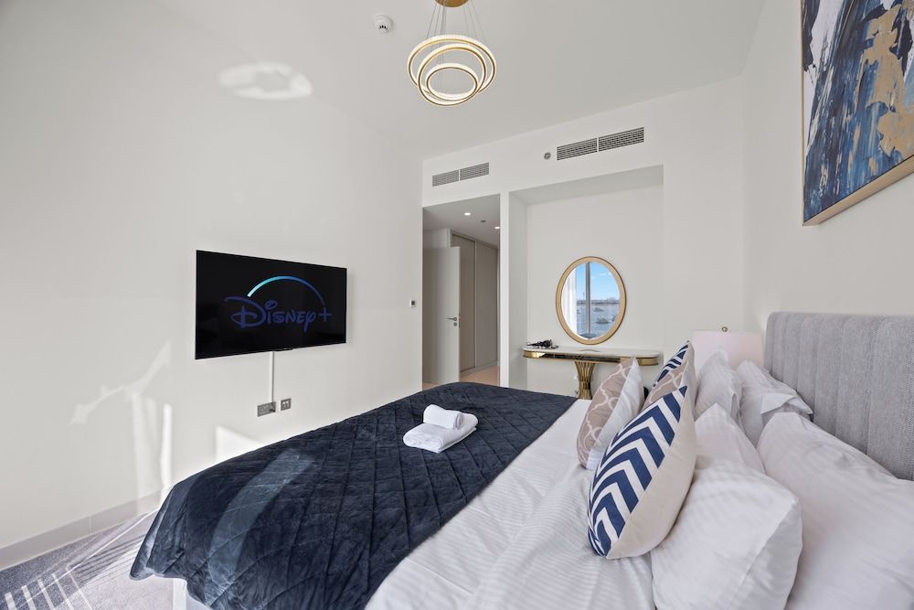 YOUR STAY Apartments Luxury Beachfront Living Signature Apartment, 2 Bedrooms, Balcony, Sea View 5