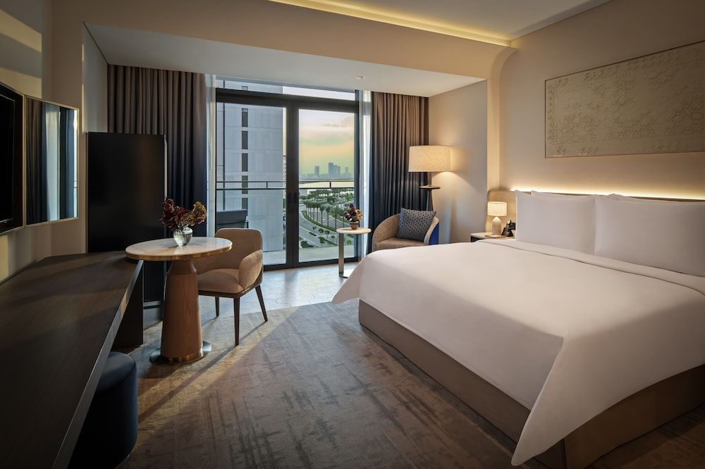 Deluxe Room, 1 King Bed (Partial Canal View) - Complimentary Lagoon Access