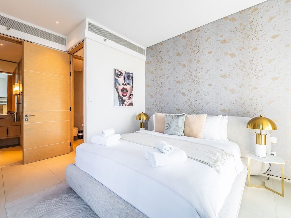 Mesmerizing Condo With Stunning Canal and Sea View