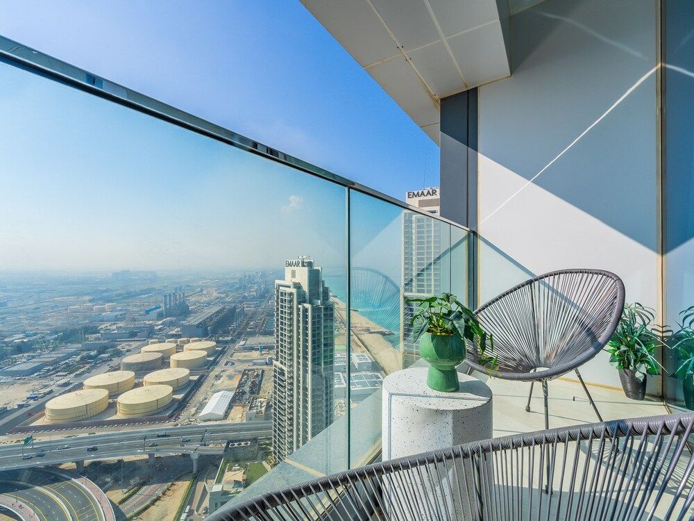 Mesmerizing Condo With Stunning Canal and Sea View