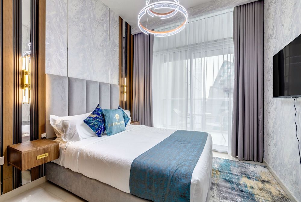 Premier Apartment, 1 Bedroom, Balcony, Canal View