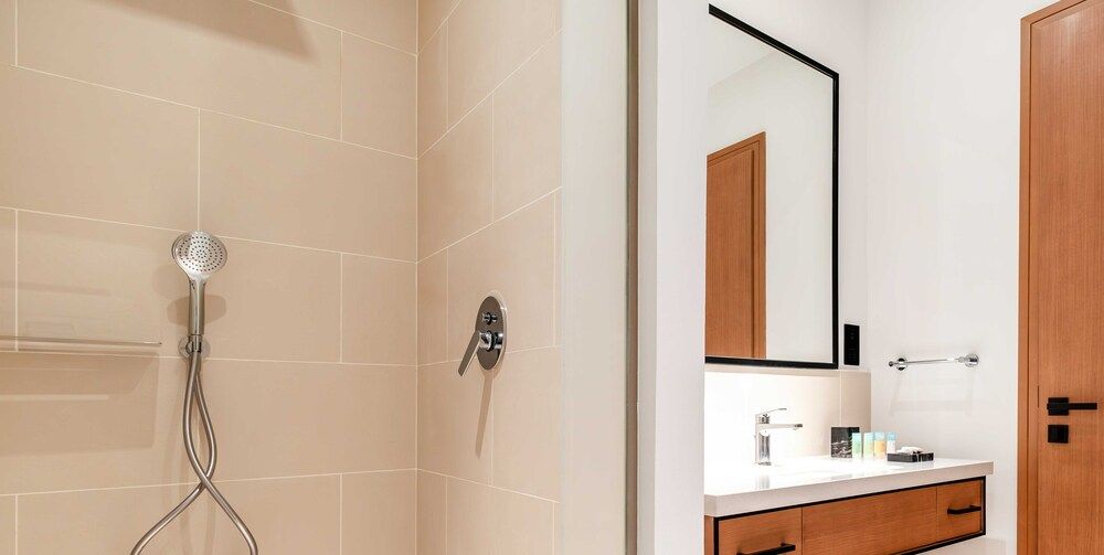 LUX  The Vida Marina Residence 2