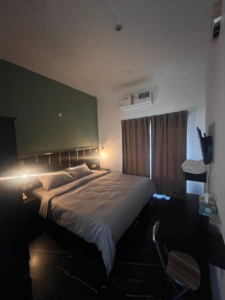 GUEST INN HOTEL LLC