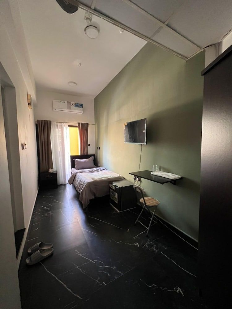GUEST INN HOTEL LLC