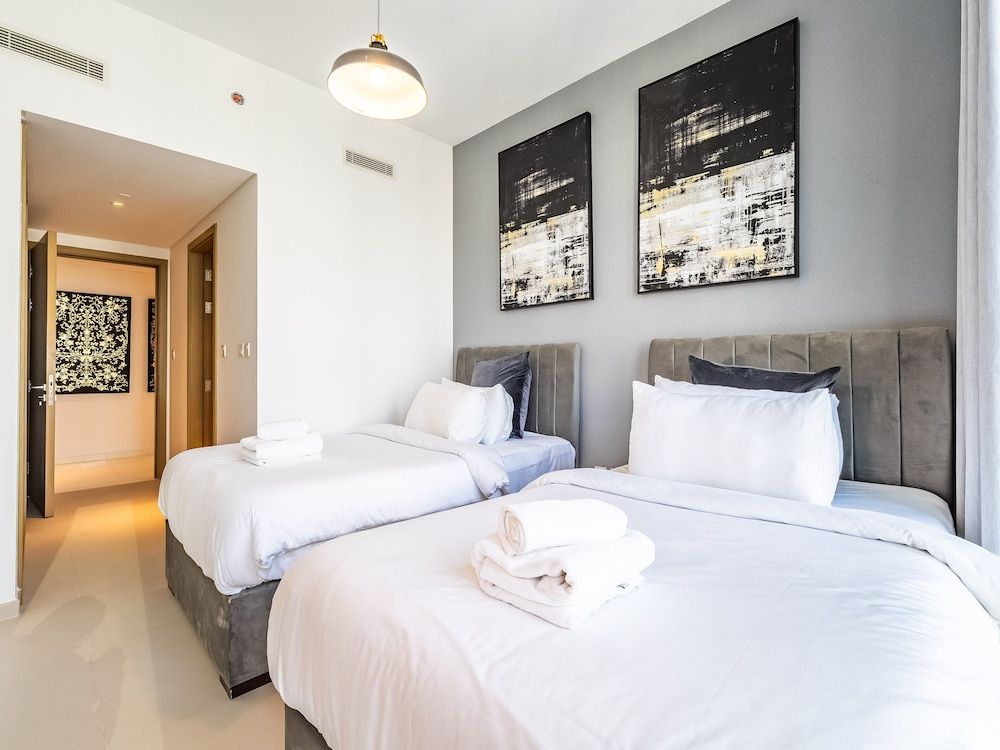 Spacious Apt With Spectacular Burj Khalifa Views