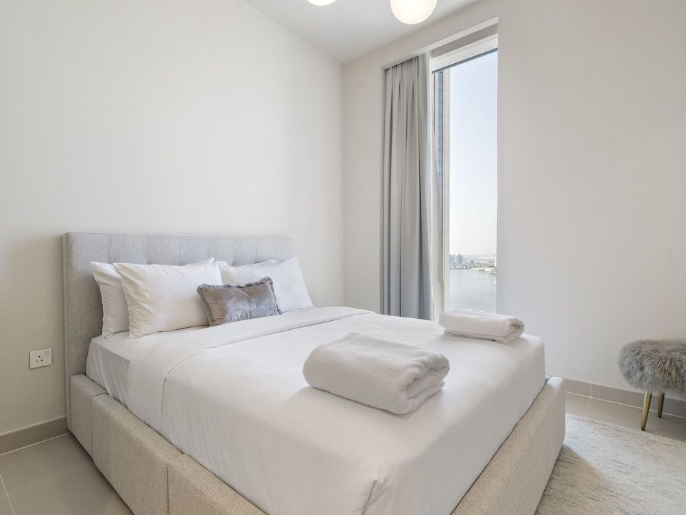 Spacious Apt With Incredible Canal and Park Views