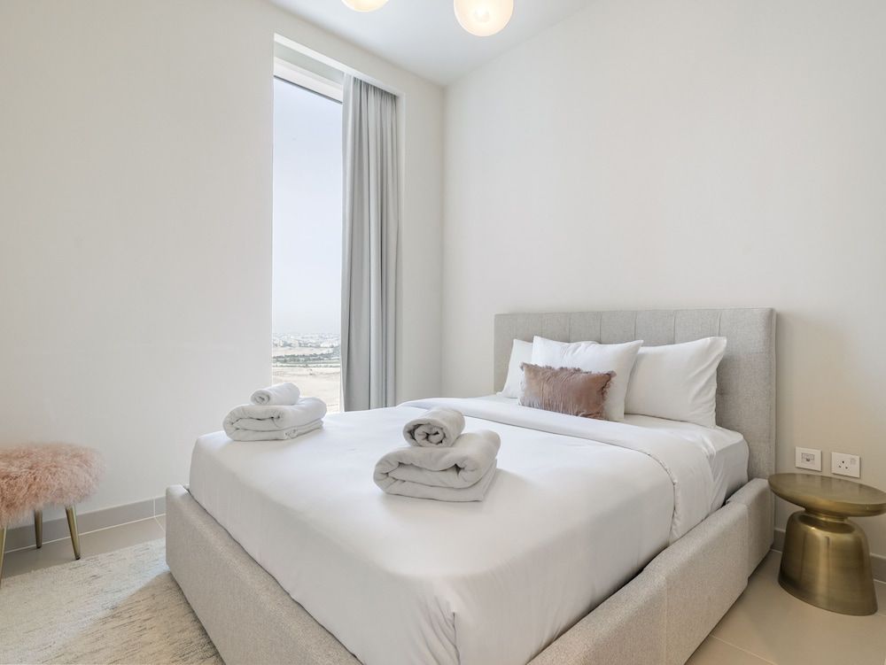 Spacious Apt With Incredible Canal and Park Views