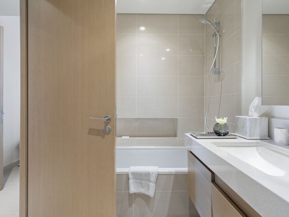 Spacious Apt With Incredible Canal and Park Views