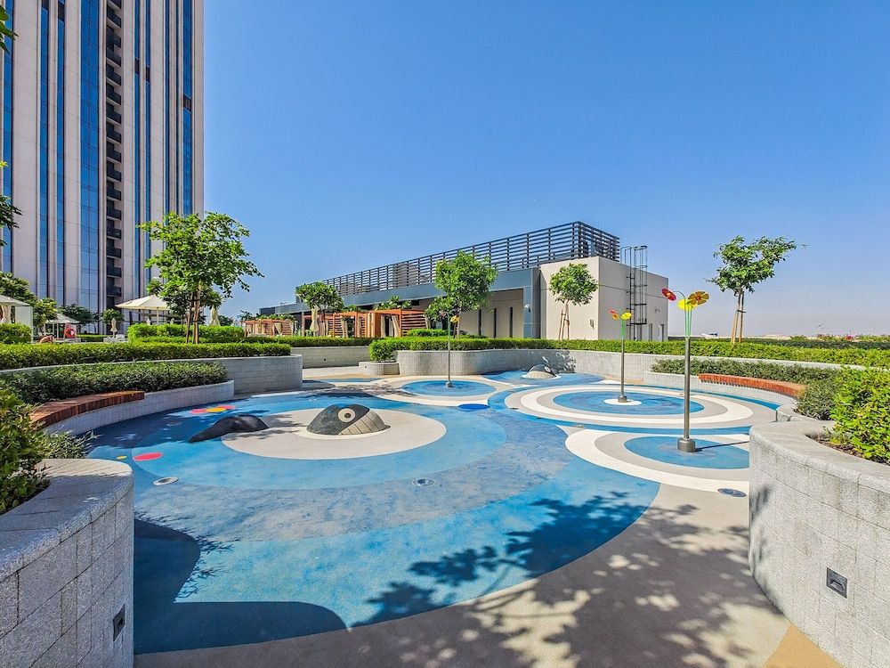 Spacious Apt With Incredible Canal and Park Views