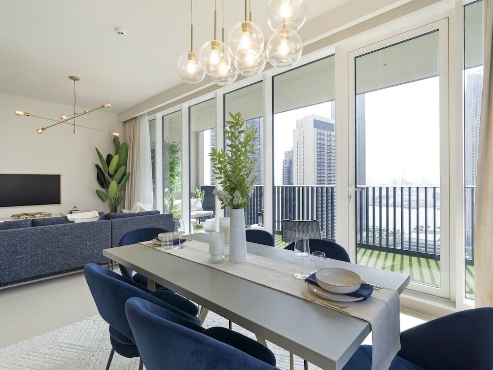 Spacious Apt With Incredible Canal and Park Views