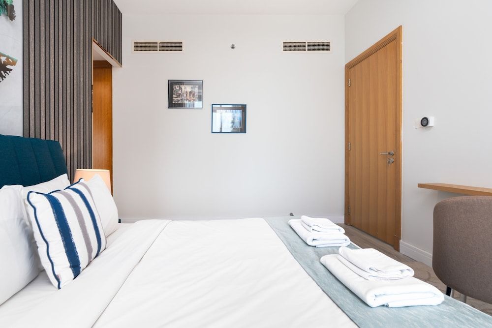 Vacay Lettings - Iris Blue