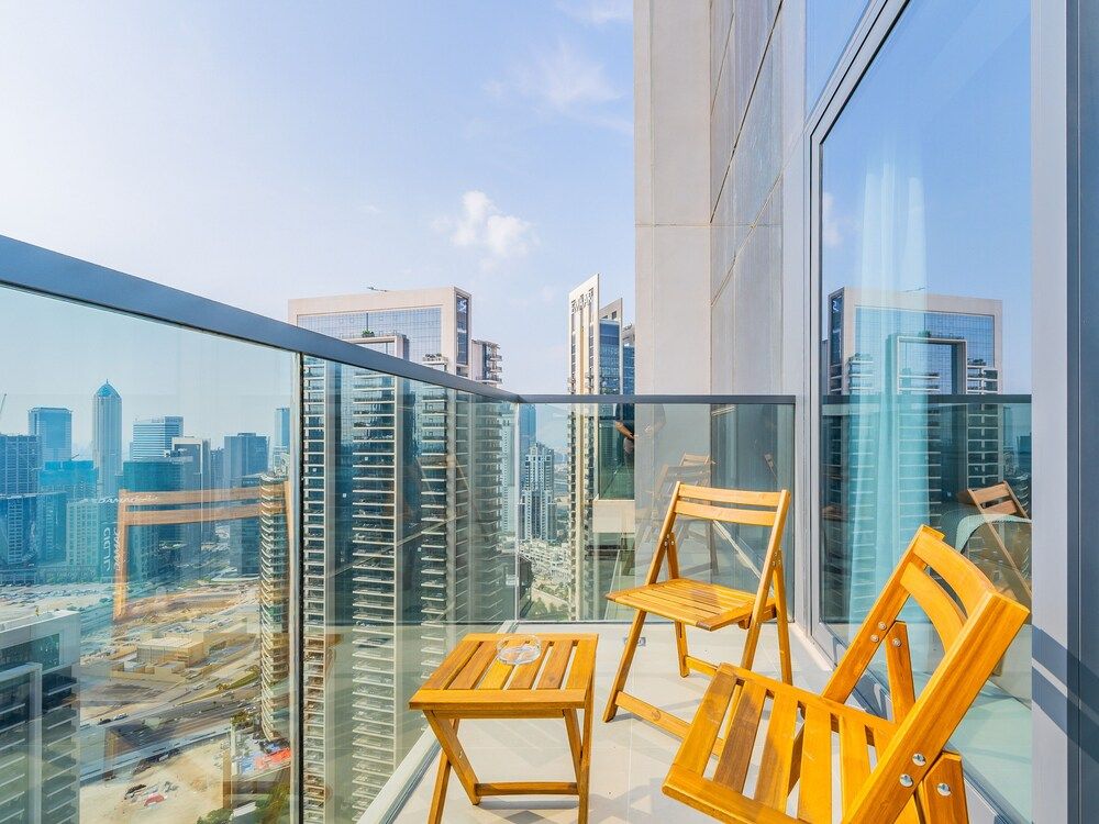Charming Skyline View From This Fancy Downtown Apt
