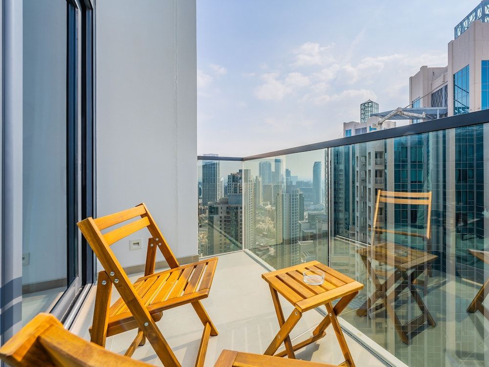 Charming Skyline View From This Fancy Downtown Apt