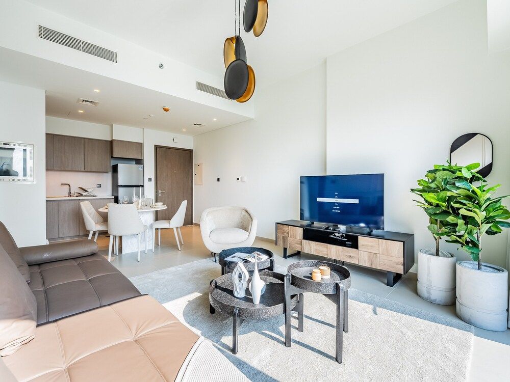 Skyline View From This Fancy Apt
