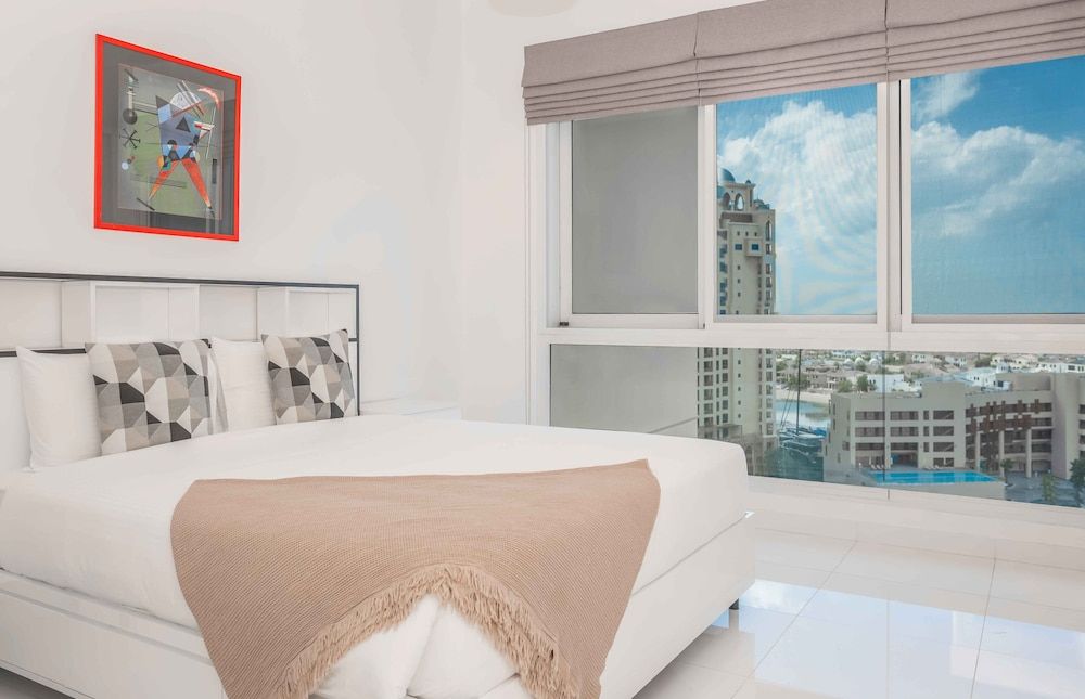 Spacious 2BR Marina Residence 4