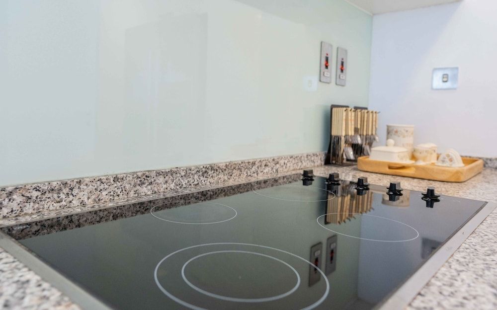 Spacious 2BR Marina Residence 4