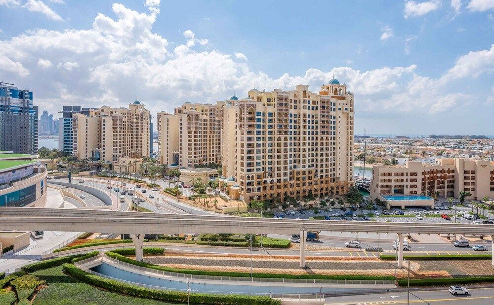 Spacious 2BR Marina Residence 4