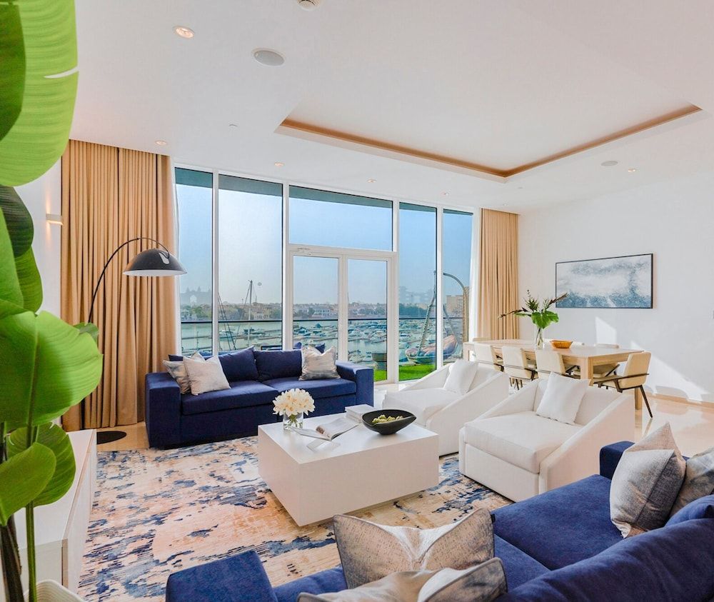 Large waterfront property palm