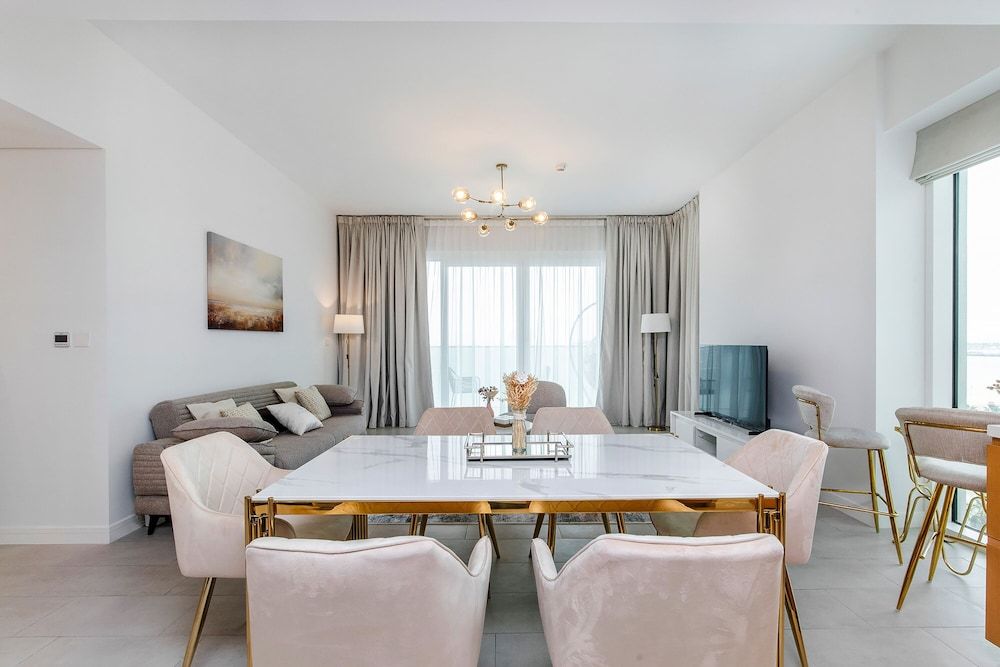 Exclusive 2BR at La Vie with sea view