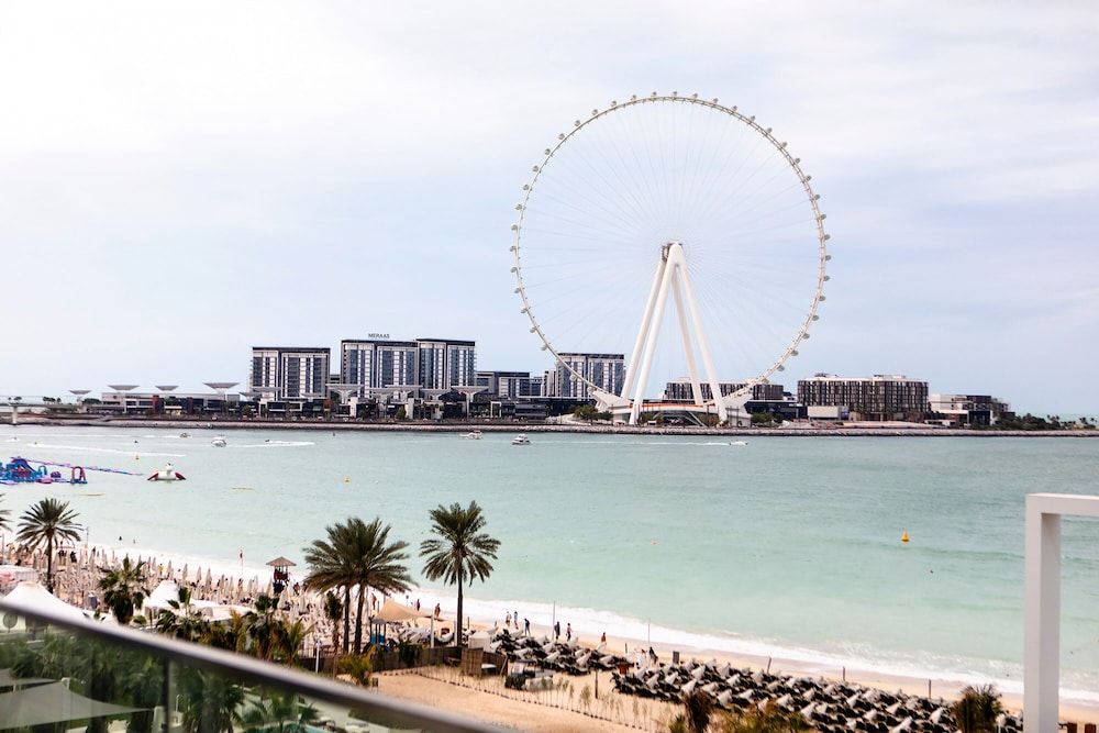 Exclusive 2BR at La Vie with sea view