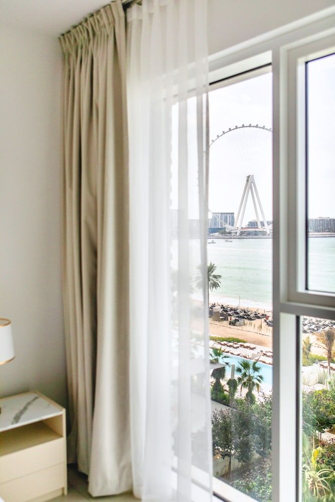 Exclusive 2BR at La Vie with sea view