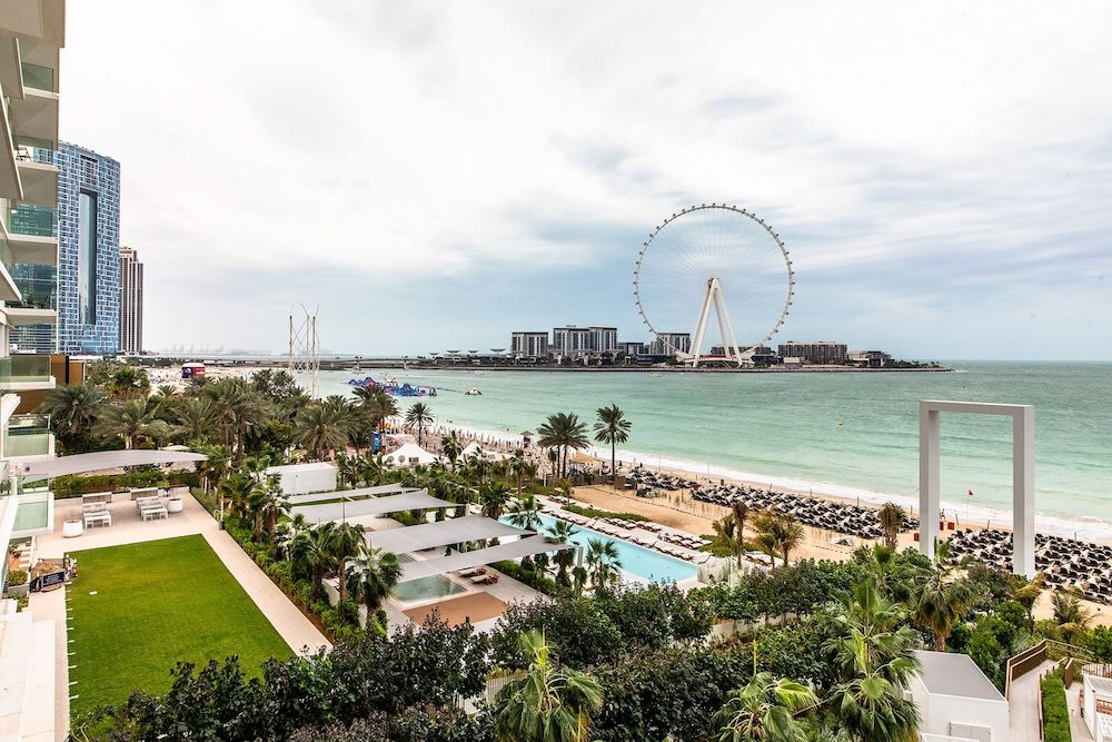 Exclusive 2BR at La Vie with sea view